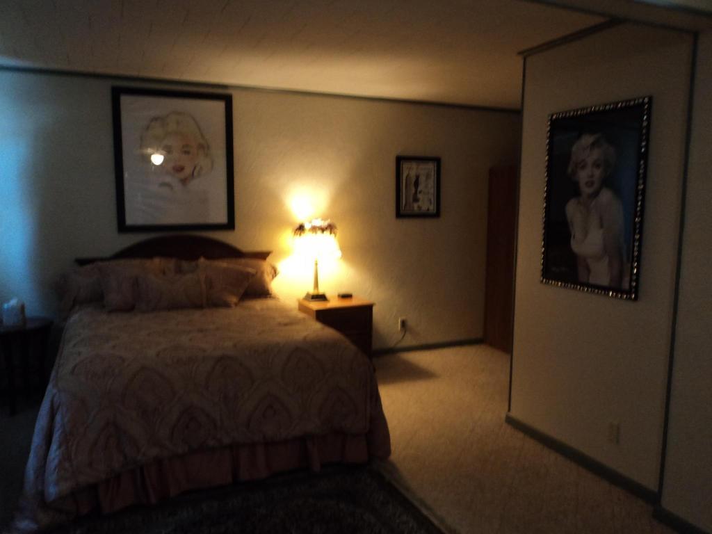 Tall Corn Inn Shenandoah Room photo