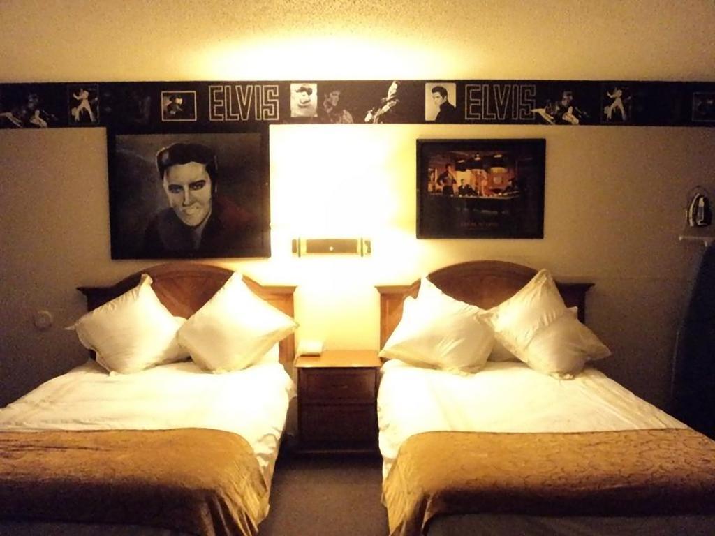 Tall Corn Inn Shenandoah Room photo